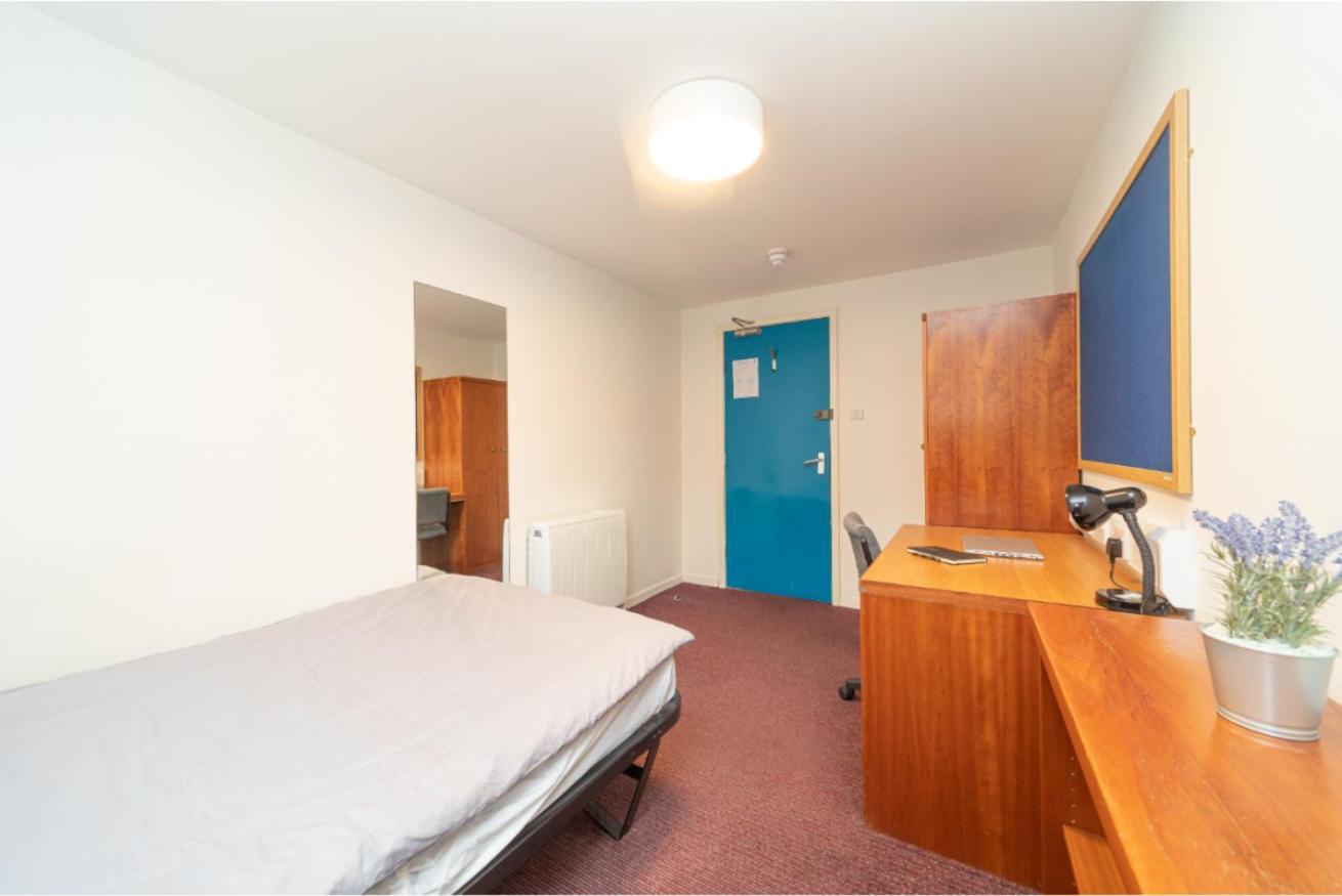Апартаменты Joivy Affordable 3,4,5 And 12 Bed Private Flats Next To Royal Mile (Adults Only) Эдинбург Экстерьер фото